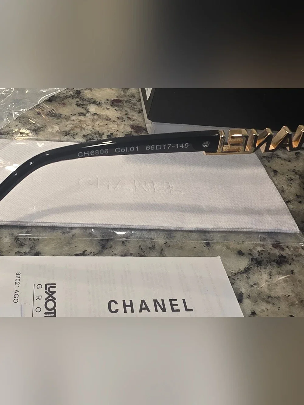 CHANEL elegant oversized